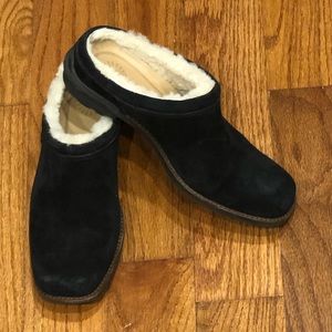UGG Black Suede Fleece Lined Mules Women’s Sz 7